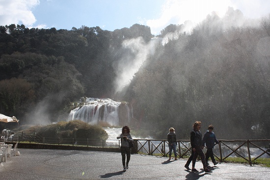 大迫力！マルモレの滝　Cascata delle Marmore_d0033983_8463841.jpg