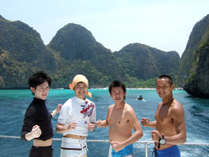 若者たちとピピ島へ!_f0144385_721773.jpg