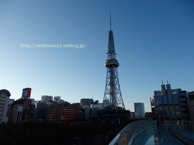 TV塔と「水の宇宙船」_b0324291_23450685.jpg