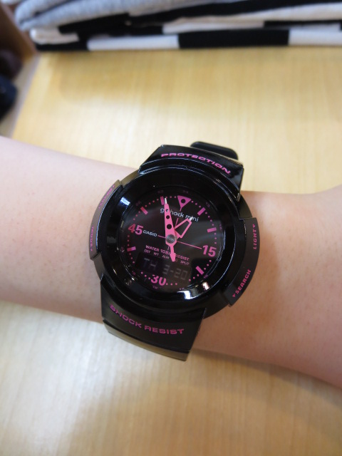 取り扱い店舗限定！CASIO 　g-shock mini GMN-50-1B2JR エナメルブラック/ピンク _e0076692_1474065.jpg