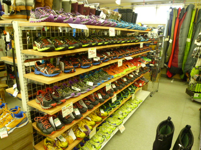 今季のシューズもカラフルです