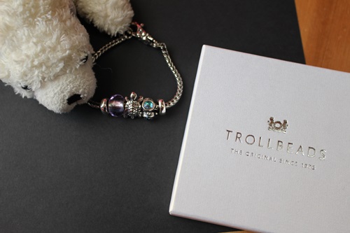 【本日のおしゃれ】 お誕生日や記念日に、一つずつ増やしていきたいニョ。 【TOROLLBEADS】_a0158724_17483796.jpg