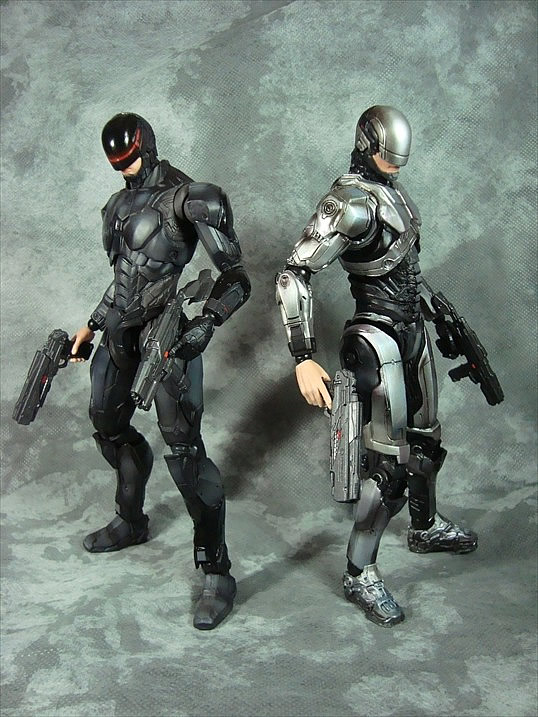 全店販売中 ROBOCOP PLAY ARTS改 ロボコップ1.0 PVC塗装済みアクション