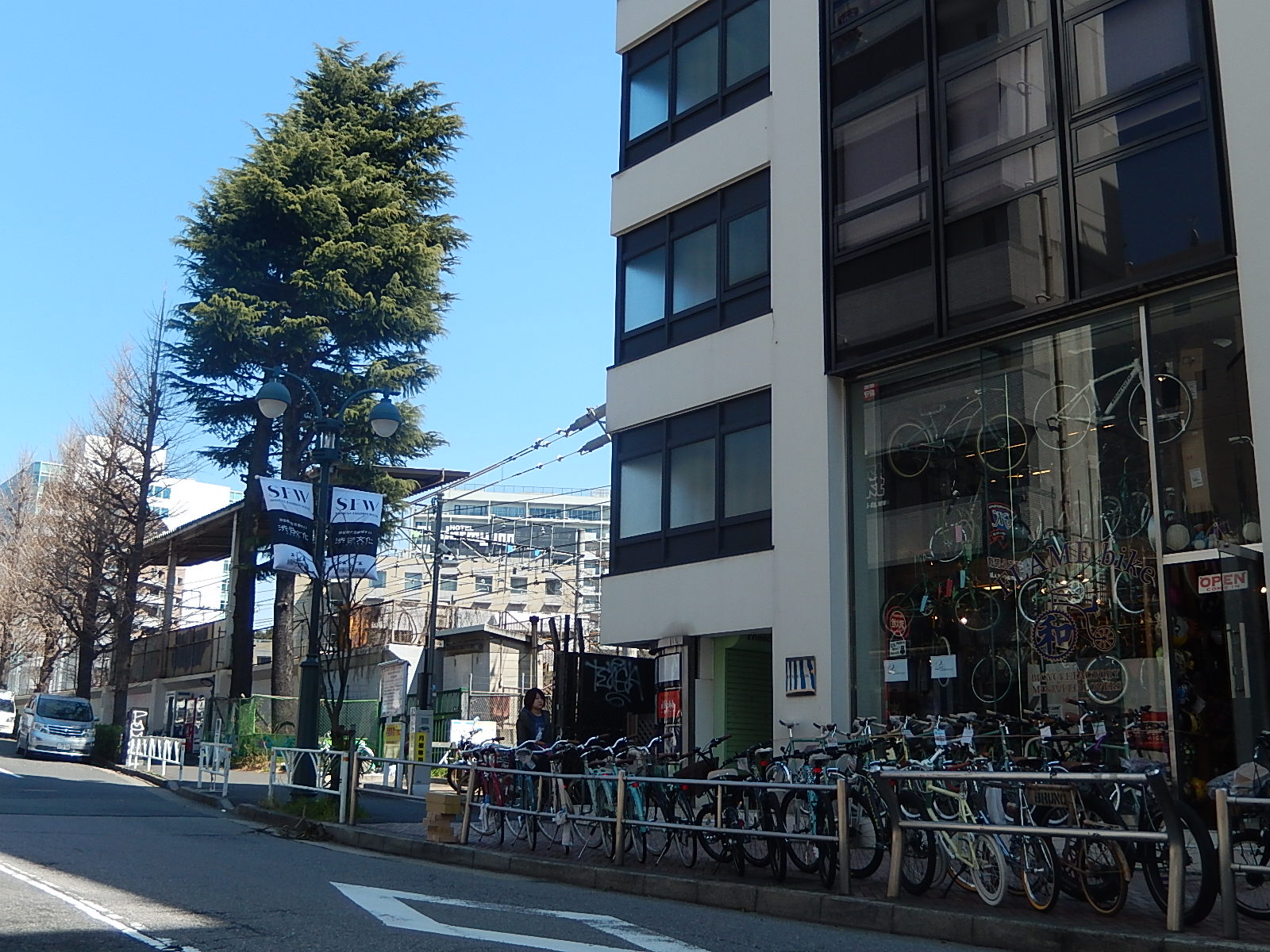 3月23日　渋谷　原宿　の自転車屋　FLAME bike前です!_e0188759_1120464.jpg