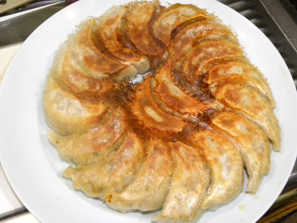 マーボー丼と餃子_c0162773_13535452.jpg