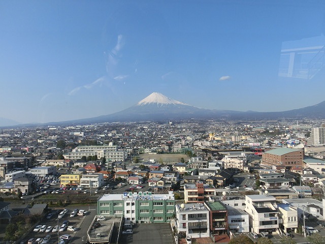 市役所屋上の富士山展望テラス「みえるら」の一般開放が始まった_f0141310_8461552.jpg