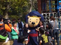 五月山動物園が少し大きくなってりニューアルオープン♪ちびっこ広場は忍者の館に変身♫_c0133422_02695.jpg