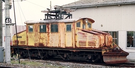 富山地方鉄道 南富山の構内除雪機_e0030537_012641.jpg