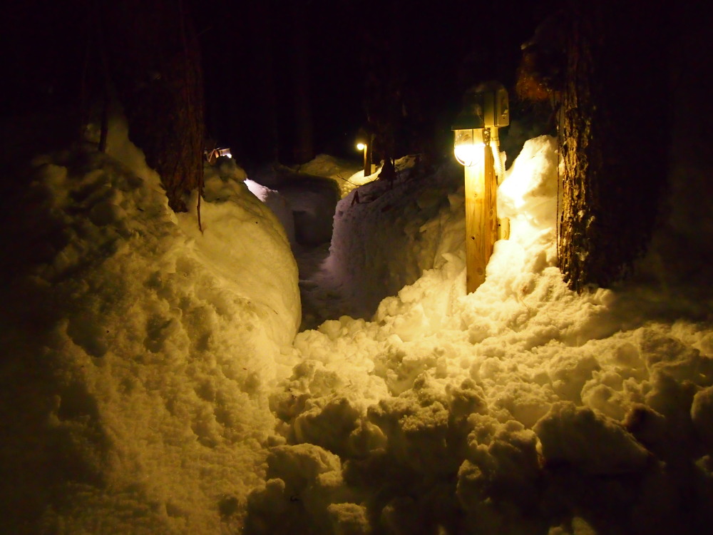 昨日の深夜、轟音とともに落ちた”屋根の雪”_f0276498_15585528.jpg