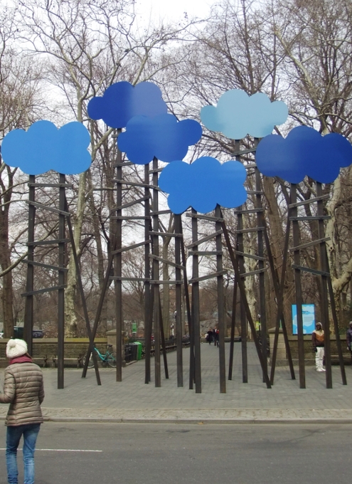 NYに登場した「雲」の舞台セットのようなアート作品 Clouds by Olaf Breuning_b0007805_23403879.jpg