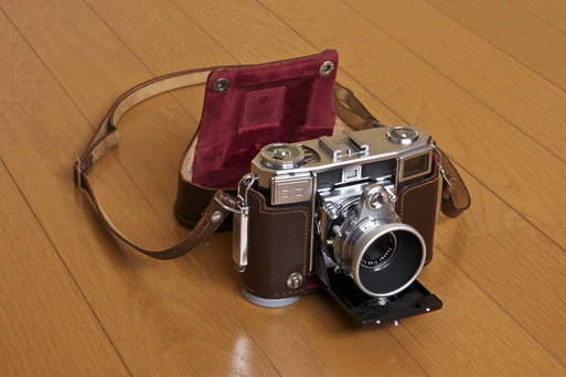 コンテッサ35用ケース・フード : たためるカメラたち コンテッサ35用ケース・フード : たためるカメラたち