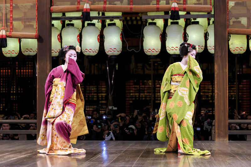 京都・東山花灯路2014　舞踊奉納（上七軒・市まりさん、さと華さん）_f0155048_0351480.jpg