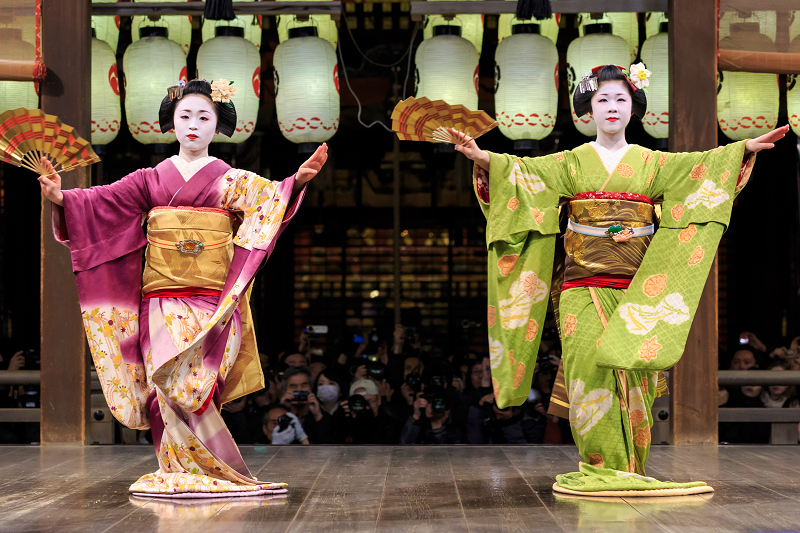 京都・東山花灯路2014　舞踊奉納（上七軒・市まりさん、さと華さん）_f0155048_0352283.jpg