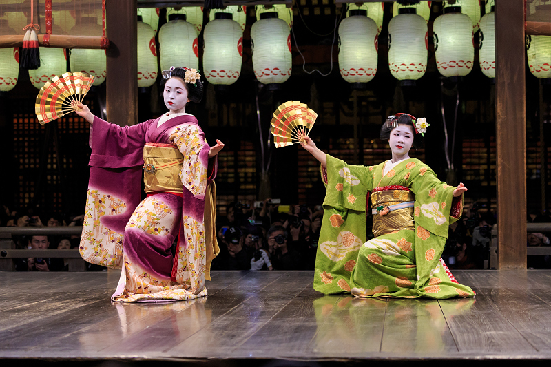 京都・東山花灯路2014　舞踊奉納（上七軒・市まりさん、さと華さん）_f0155048_0411697.jpg