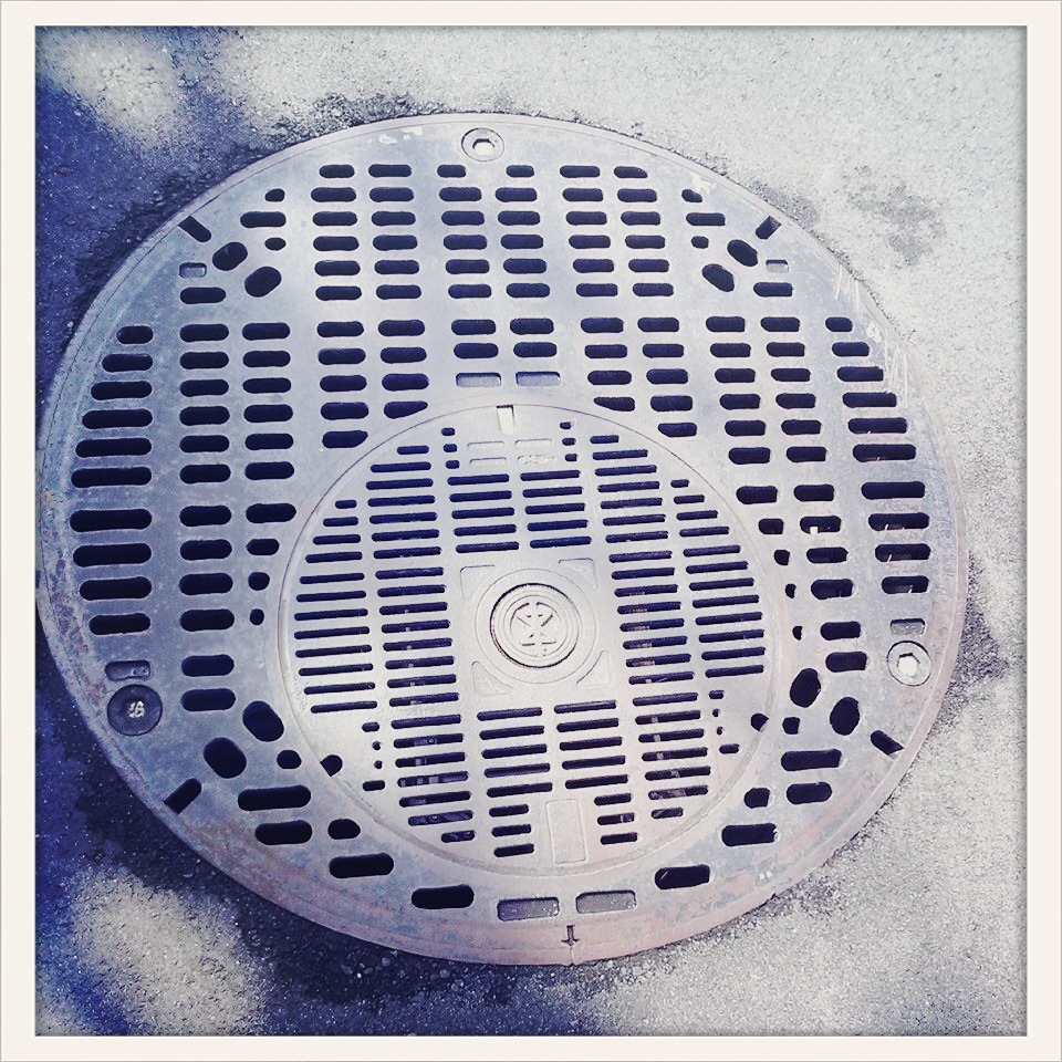 マンホールの博物誌 水と道路と人々との交差点 【公式通販】