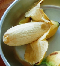 バナナの味くらべ:新種?_a0043520_2141622.jpg