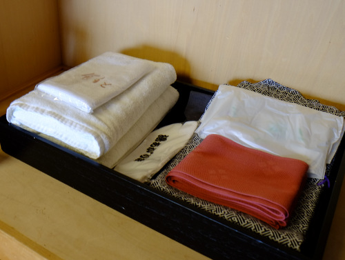 「宮島⇒江津の旅 宮島グランドホテル有もと お部屋」_a0000029_00354661.jpg