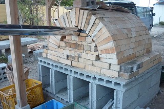 石窯を作りました。_c0178008_21265545.jpg
