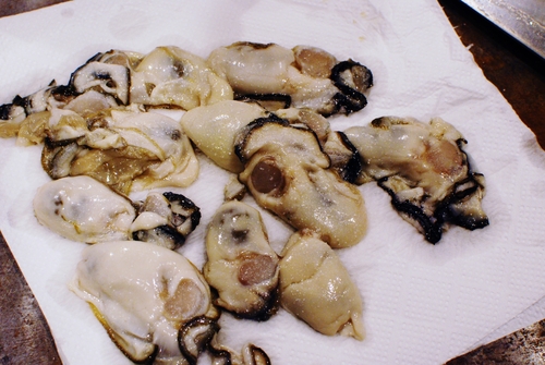 エスニックダレで食べる　牡蠣の丸ごと餃子_d0159822_12131470.jpg
