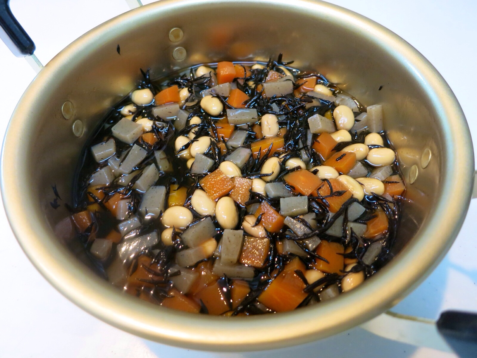 大豆とひじきのあっさり煮_a0258686_6171430.jpg