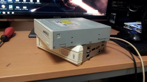 内蔵型DVDドライブをタダでUSB接続対応に!_a0093897_20543814.jpg