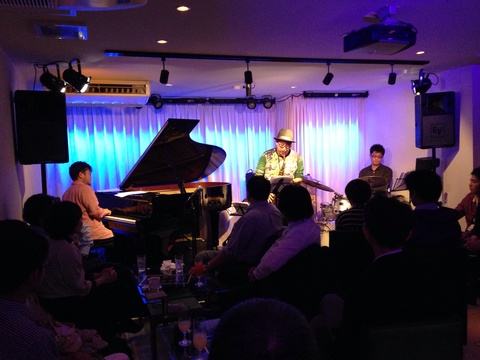 Jazzlive comin 広島 薬研堀 本日土曜日のライブ_b0115606_1292521.jpg