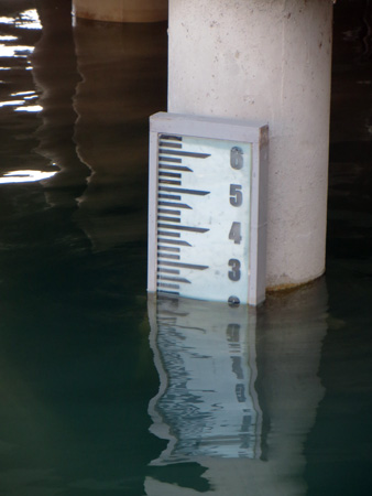 水満つるトラジメーノ湖_f0234936_7142415.jpg