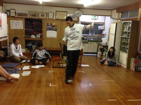 子ども神楽衣装合わせ&練習♪_b0115751_22452536.jpg