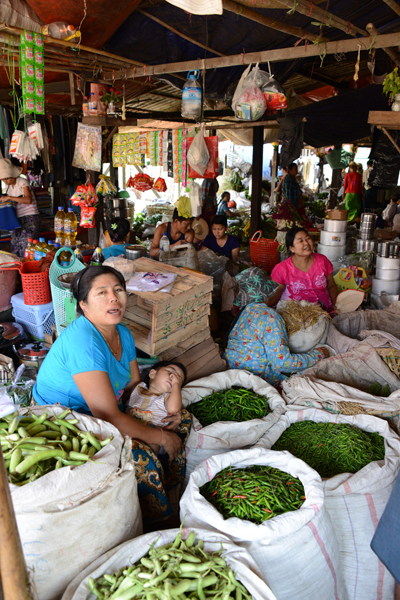 ミャンマー・ヤンゴンの市場写真_e0171573_22111994.jpg