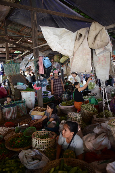 ミャンマー・ヤンゴンの市場写真_e0171573_22112820.jpg