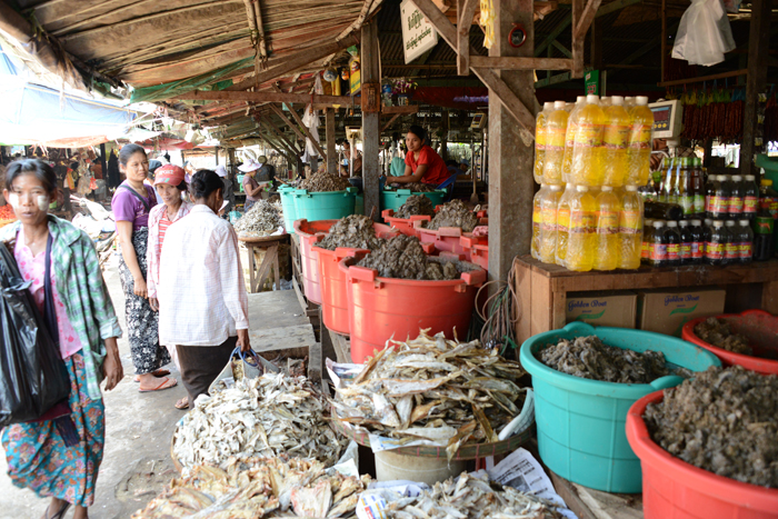 ミャンマー・ヤンゴンの市場写真_e0171573_22113811.jpg