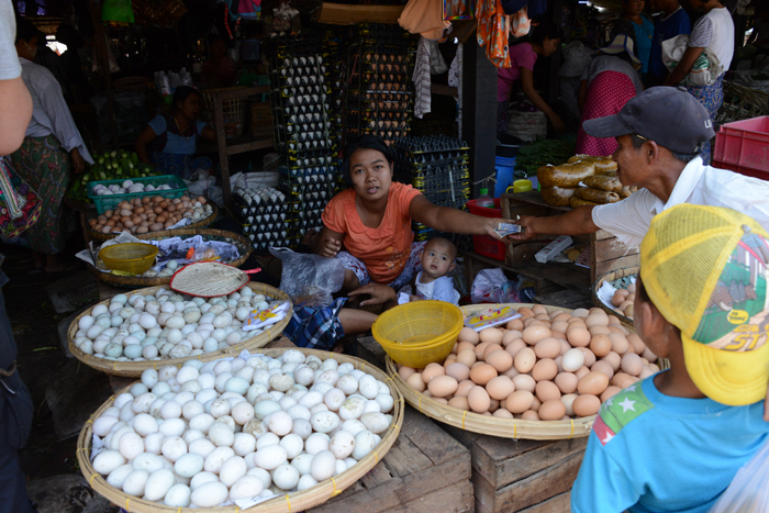 ミャンマー・ヤンゴンの市場写真_e0171573_22114341.jpg
