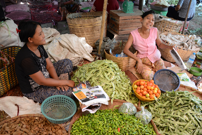 ミャンマー・ヤンゴンの市場写真_e0171573_22115331.jpg