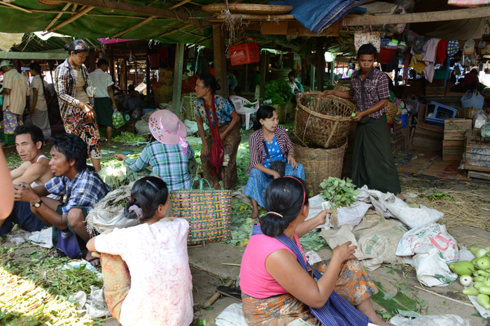 ミャンマー・ヤンゴンの市場写真_e0171573_22115861.jpg