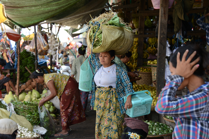 ミャンマー・ヤンゴンの市場写真_e0171573_22121262.jpg