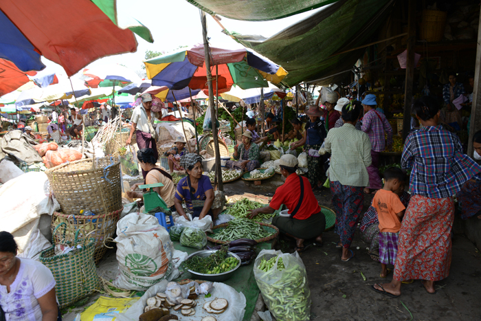 ミャンマー・ヤンゴンの市場写真_e0171573_22121773.jpg
