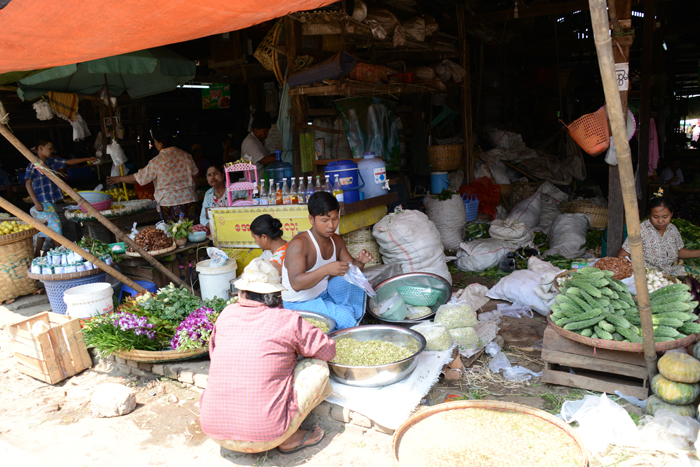 ミャンマー・ヤンゴンの市場写真_e0171573_2212345.jpg