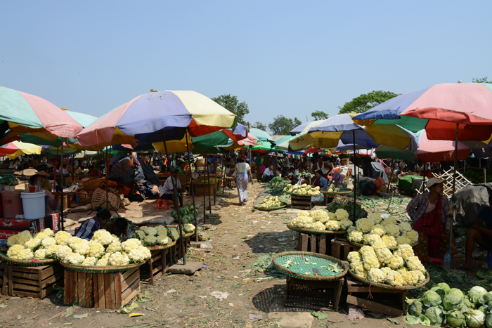 ミャンマー・ヤンゴンの市場写真_e0171573_2213016.jpg