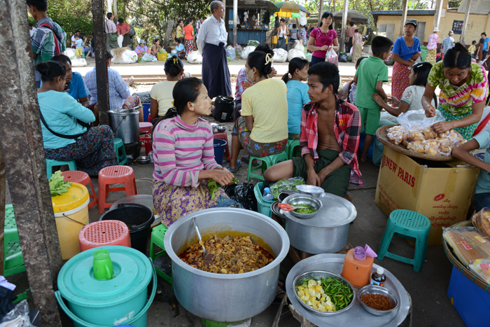 ミャンマー・ヤンゴンの市場写真_e0171573_22135489.jpg