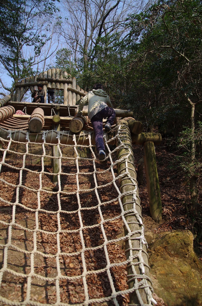 生駒山麓公園のアスレチック_e0139376_1744129.jpg