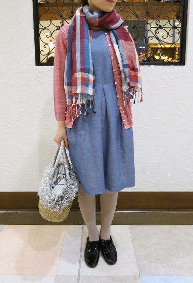 春だから、軽いワンピースで。_c0227633_1871543.jpg