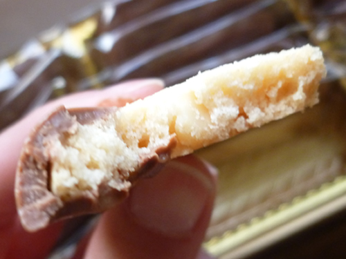 MAUNALOA CHOCOLATE DIPPED MACADAMIA SHORTBREAD COOKIES_c0152767_2239812.jpg