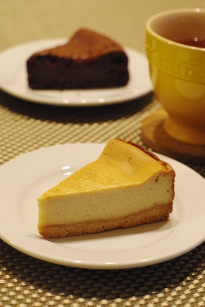 里芋のチーズケーキと小豆のガトーショコラ_f0038904_22404243.jpg