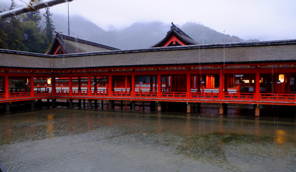 「宮島⇒江津の旅 厳島神社朝詣で&有もと朝ごはん」_a0000029_21163696.jpg
