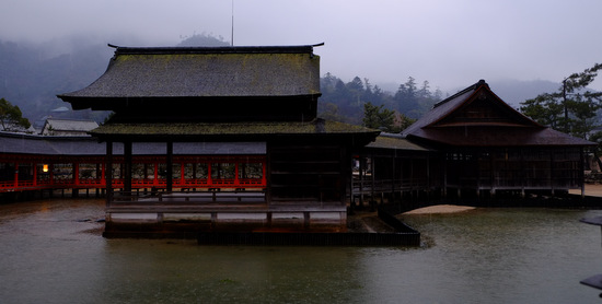 「宮島⇒江津の旅 厳島神社朝詣で&有もと朝ごはん」_a0000029_21331130.jpg
