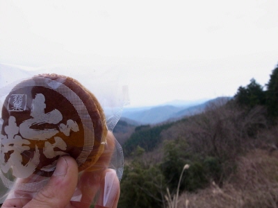 どら焼き持って…。_c0116878_2023683.jpg