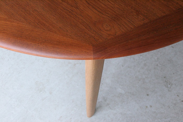 『Povl Dinesen社 Round Dining Table』_c0211307_15135227.jpg