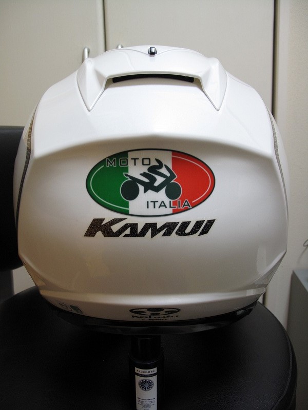 ヘルメットにステッカーを貼る なんでバイクに乗るのでしょう ヘルメットにステッカーを貼る なんでバイクに乗るのでしょう