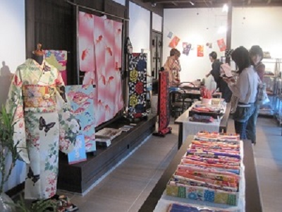 桜の頃のアンティーク着物展_f0233340_17145520.jpg