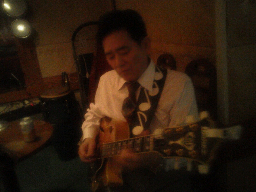 今日はBarBarBarでジャズライブです。_e0119092_156898.jpg